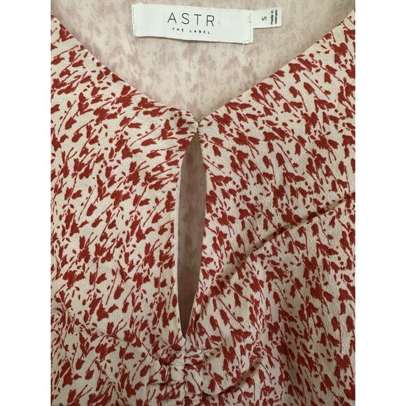 ASTR the Label Red Orange White Ditsy Keyhole Flutter Sleeve Top Womens Small - Picture 5 of 10